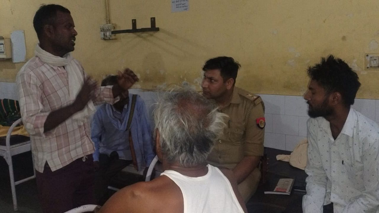 Budaun: चलती बाइक से छीना-झपटी के दौरान महिला की गिरकर मौत, पति-बेटा घायल