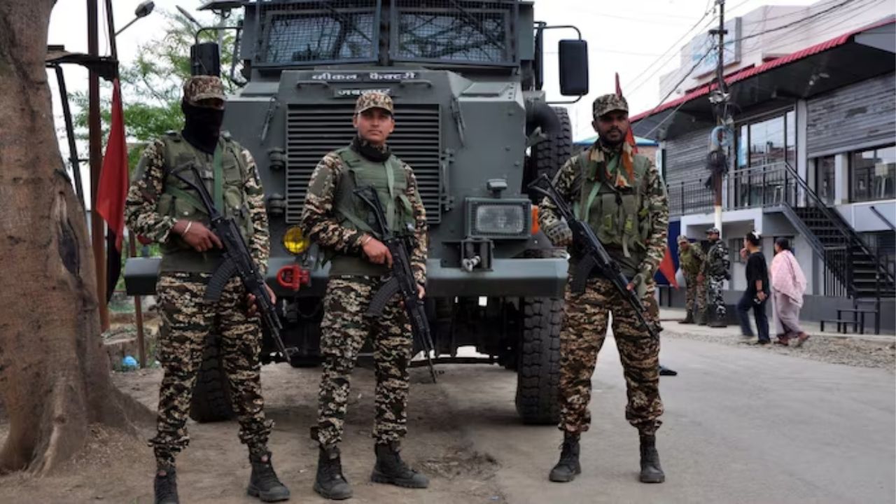 सरकारी नौकरी का बड़ा अवसर, CRPF में 9 हजार से ज्यादा वैकेंसी, ऐसे करें अप्लाई