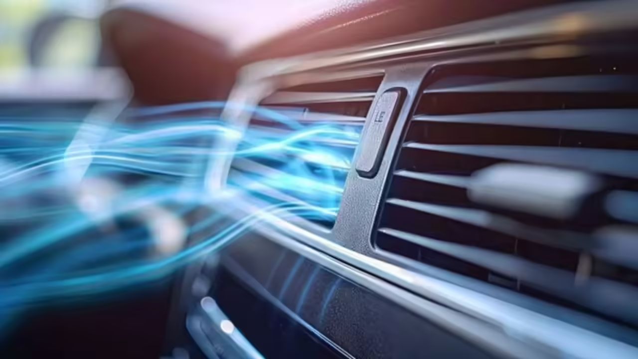 Car AC Tips: आपकी एक गलती कार का माइलेज घटा रही है, जानिए AC चलाने का सही तरीका