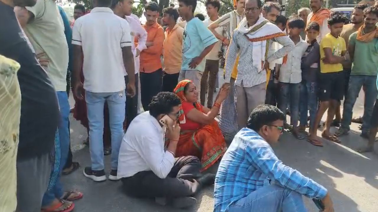 चंदौली: ओवरलोड डंपर ने साइकिल सवार वृद्ध को कुचला, जानिये पूरा मामला