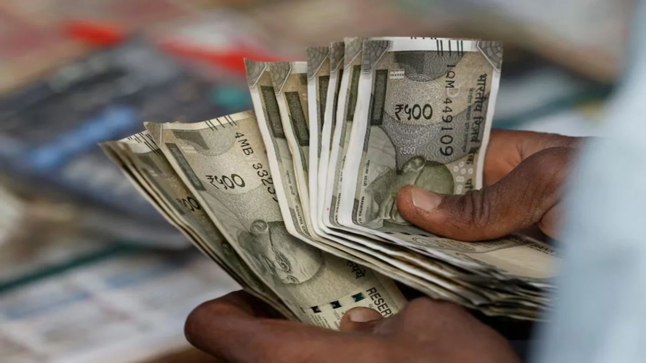 DA Hike 2026: इस बार कितनी बढ़ेगी सैलरी और पेंशन? जानिए क्यों हो रही है देरी