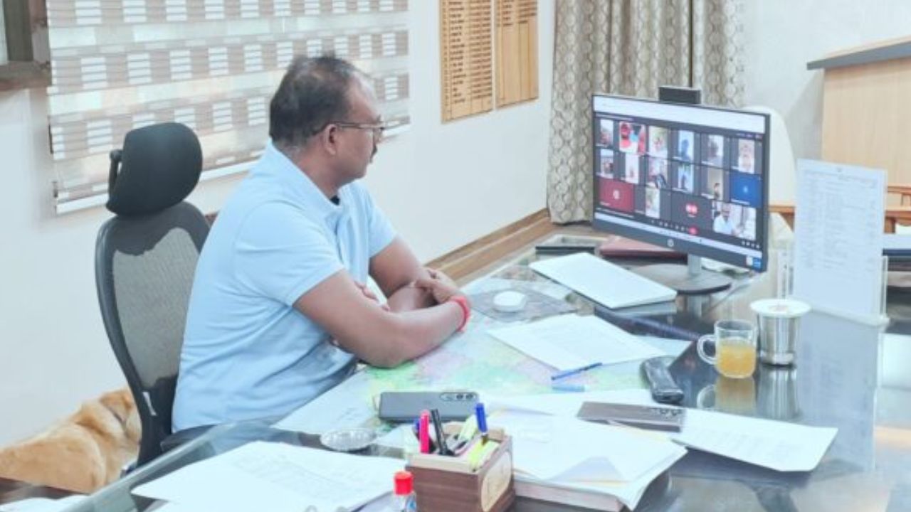 महाराजगंज में किसानों के लिए खास पहल, डीएम ने संभाली कमान