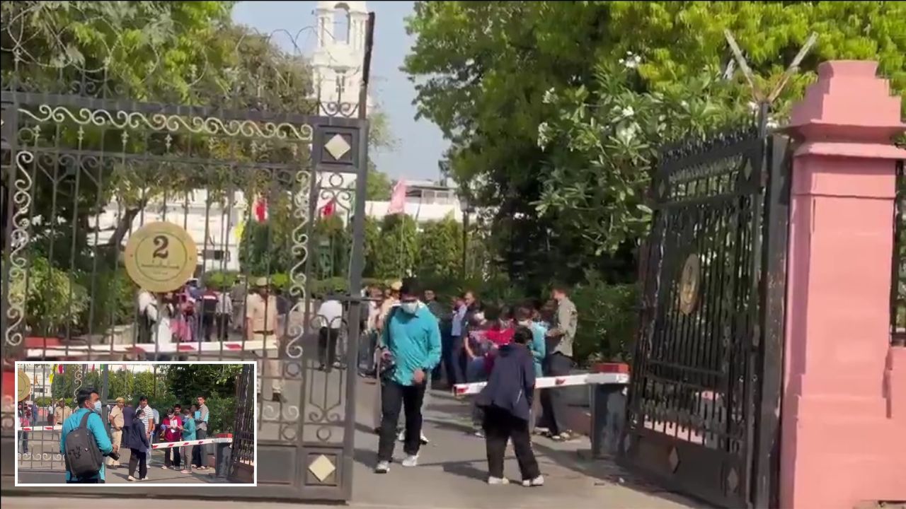 दिल्ली विधानसभा की सुरक्षा में बड़ी चूक, बैरियर तोड़कर अंदर घुसी कार; चालक फरार