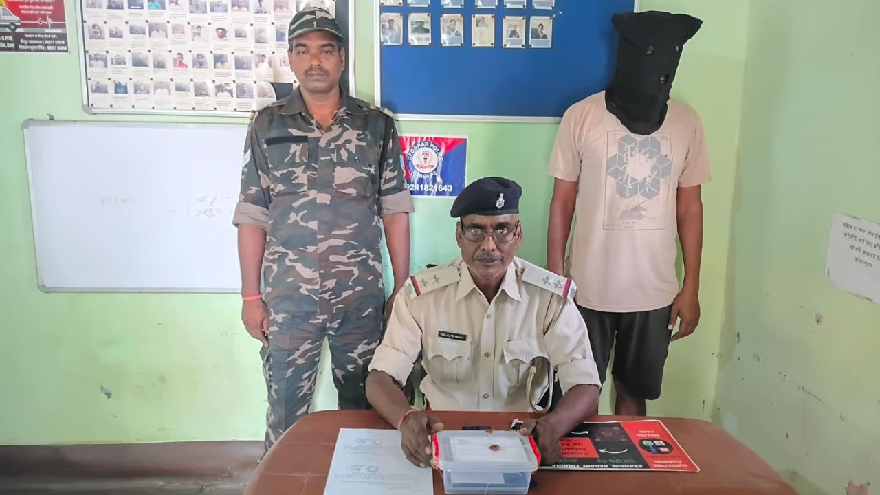 PhonePe-Paytm का फर्जी इस्तेमाल, गिफ्ट कार्ड और ऐप के नाम पर चल रहा था साइबर फ्रॉड, पुलिस की कार्रवाई से मचा हड़कंप