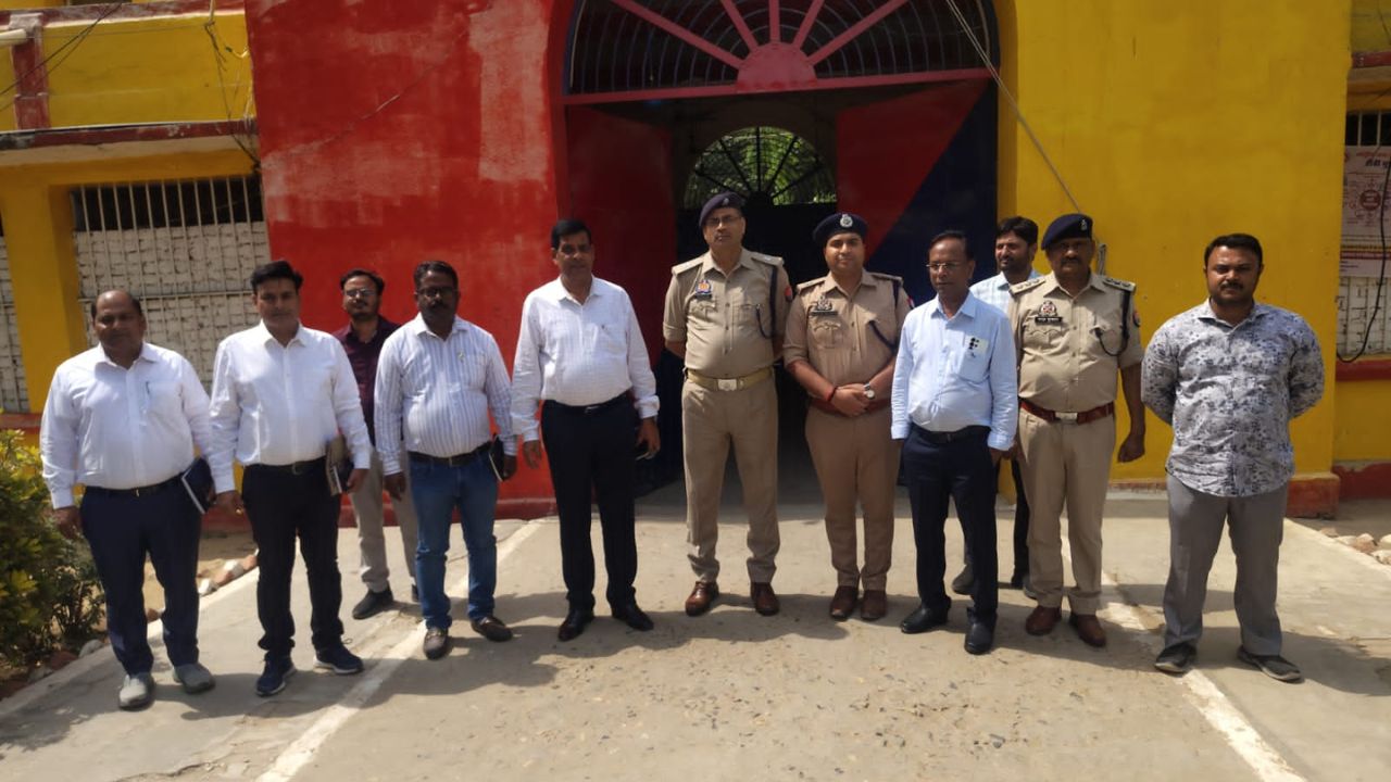 Deoria: जिला कारागार में महिला बंदियों के संग रह रहे बच्चों के विकास पर जोर
