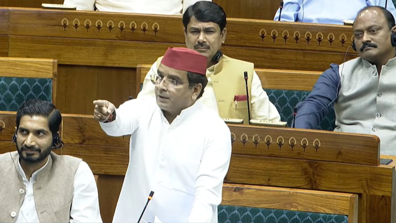 लोकसभा में गरजे सपा सांसद धर्मेंद्र यादव, सरकार बहुमत को सेना के मनोबल तोड़ने के लिए कर रही है इस्तेमाल