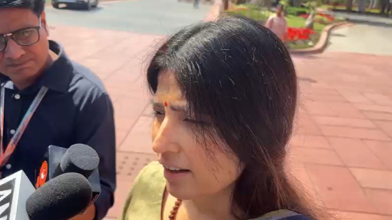 Video: संसद के बाहर FCRA बिल को लेकर प्रदर्शन, सपा सांसद डिंपल यादव ने कही ये बड़ी बात