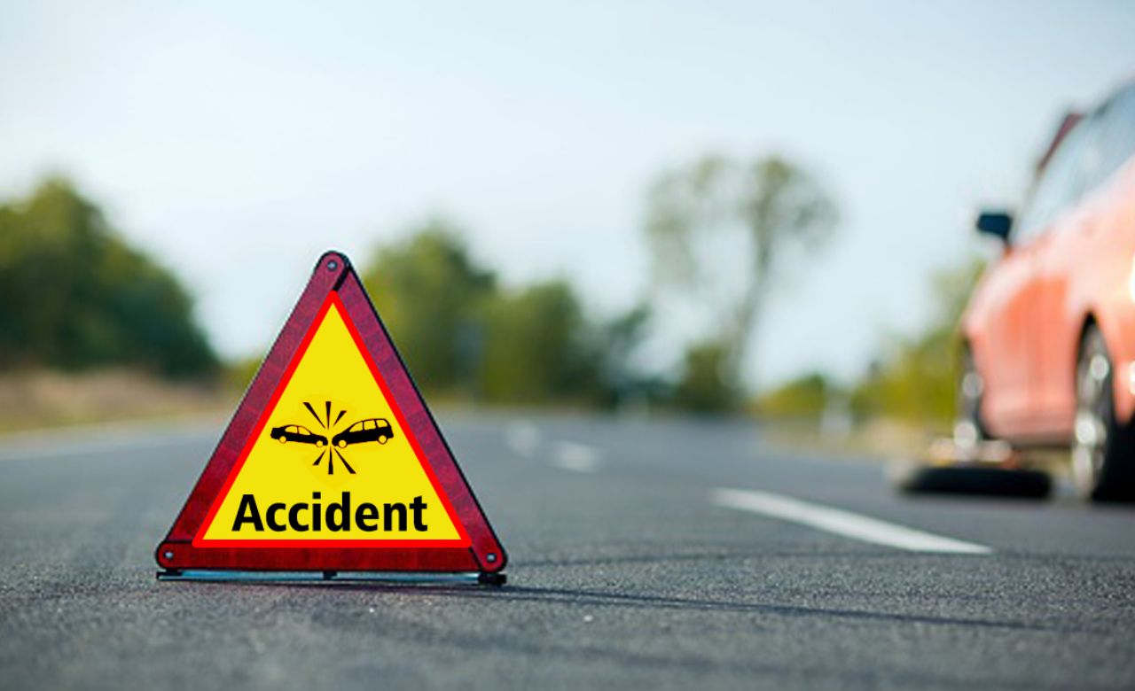 फर्रुखाबाद में दर्दनाक हादसा, बाइक-रिक्शा की भीषण टक्कर में युवक की मौत; पढे़ं पूरी खबर