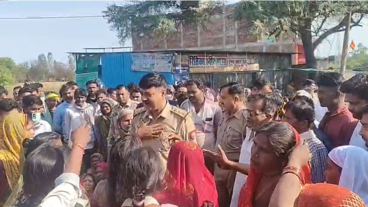 फतेहपुर ट्रैक्टर हादसे के बाद बवाल: आखिर क्यों सड़क पर उतरे लोग? जानें पूरा मामला