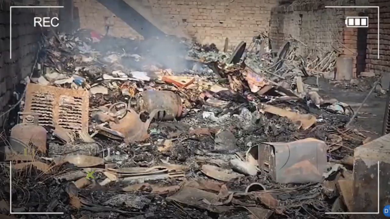 |VIDEO| दिल्ली के रोहिणी में आग का तांडव, कई झुग्गियां जलकर राख, तीन की मौत