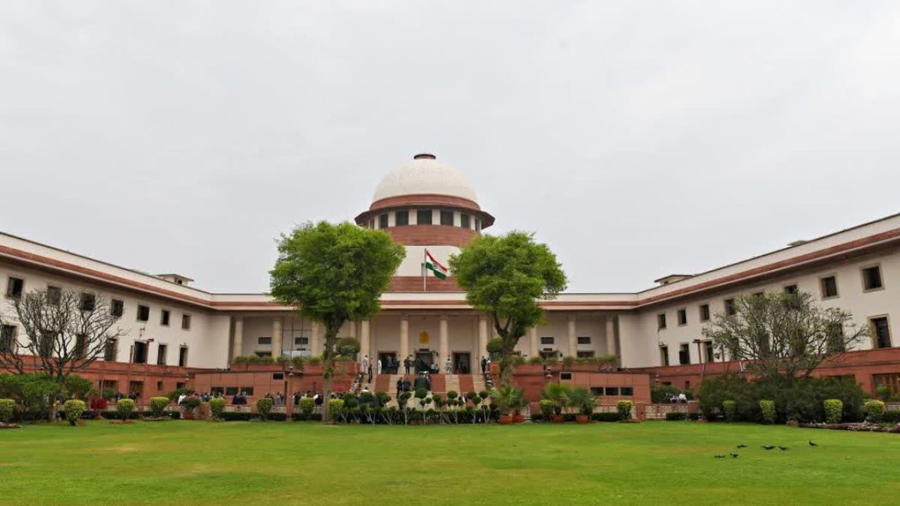 Crime in UP: बच्ची की रेप के बाद हत्या…जानिये वो सनसनीखेज मामला जिस पर यूपी सरकार को पड़ी सुप्रीम कोर्ट की फटकार