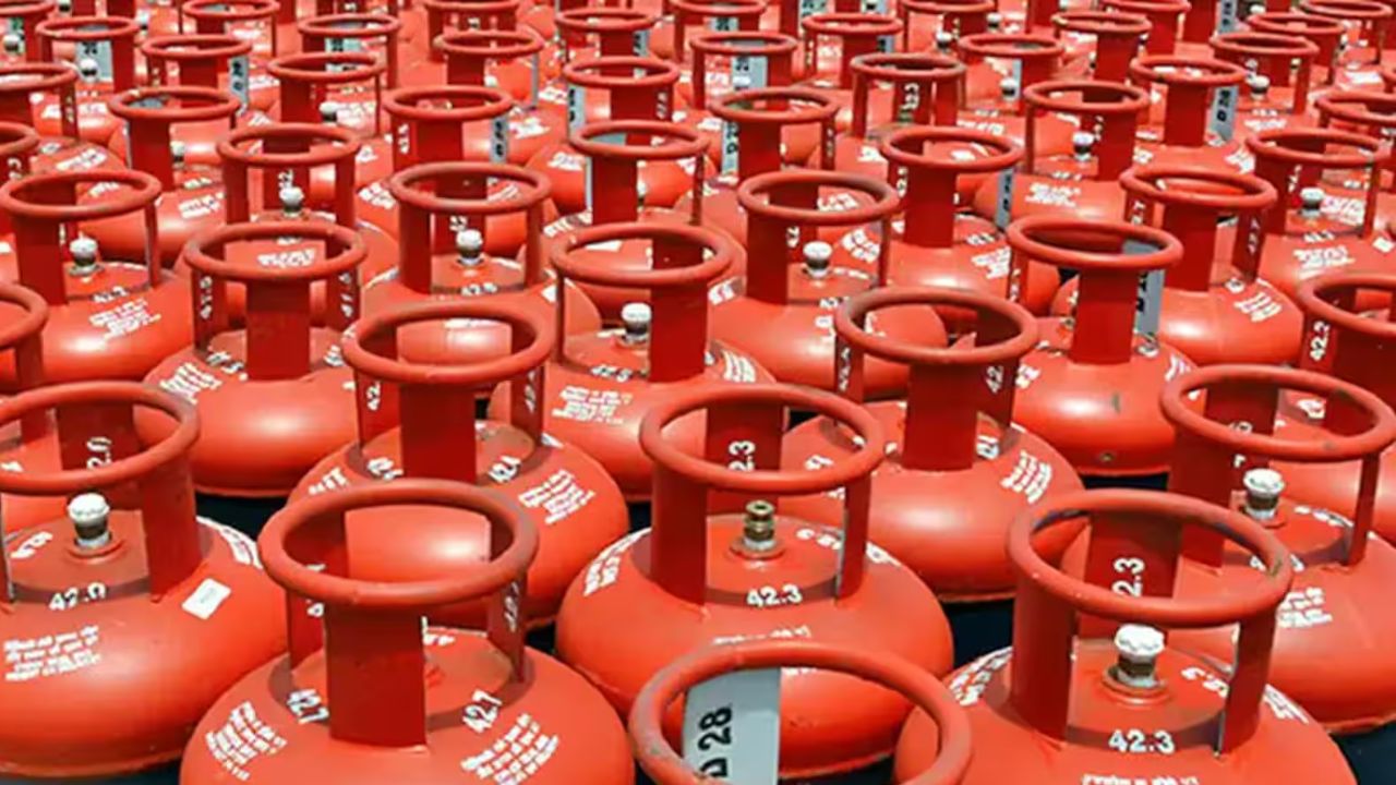 LPG Price Hike: 14 KG सिलेंडर पर सरकार कितना खर्च करती है? जानिए हर सिलेंडर पर कितना नुकसान