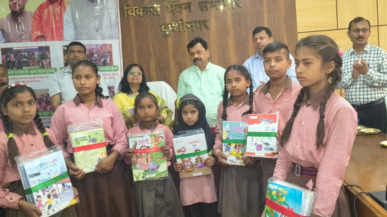 कुशीनगर में सांसद विजय दुबे की पहल: हर बच्चे को स्कूल से जोड़ने पर जोर, बोले- कोई शिक्षा से नहीं रहेगा वंचित