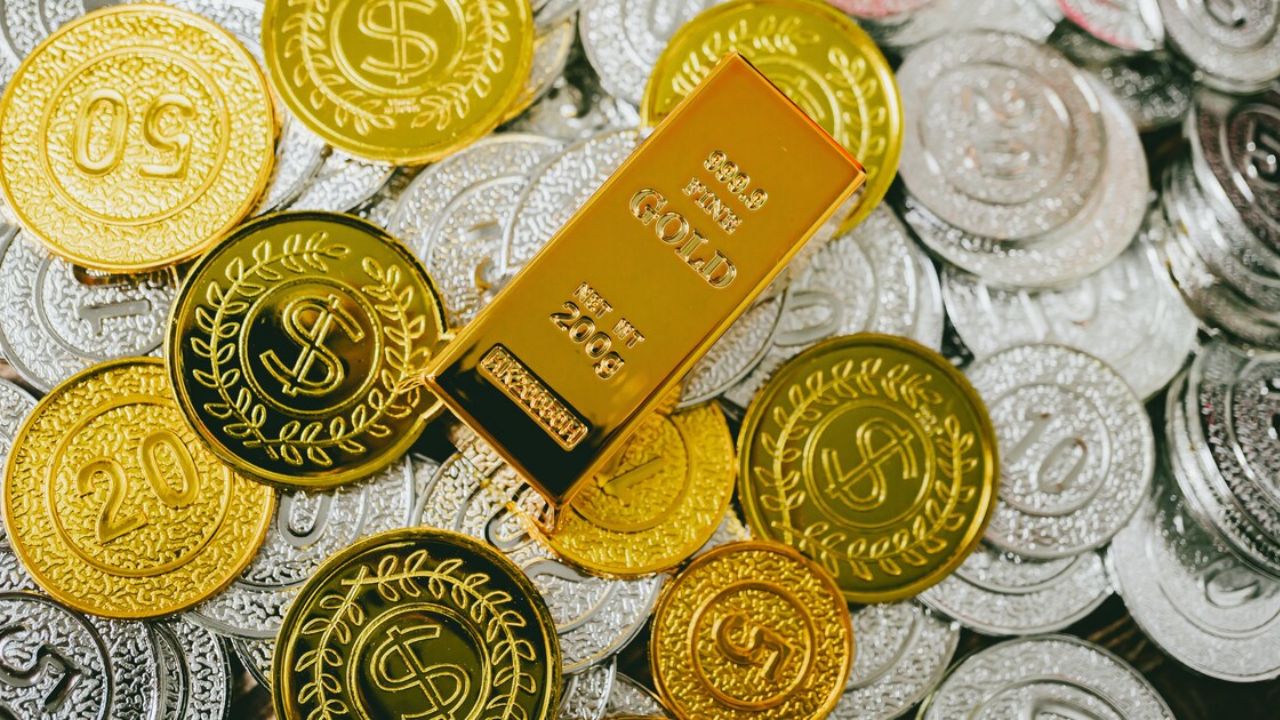 Gold Rate Today: सोने-चांदी की कीमतों में गिरावट, दिल्ली में गोल्ड 1.54 लाख के नीचे; जानें अन्य राज्यों के भाव