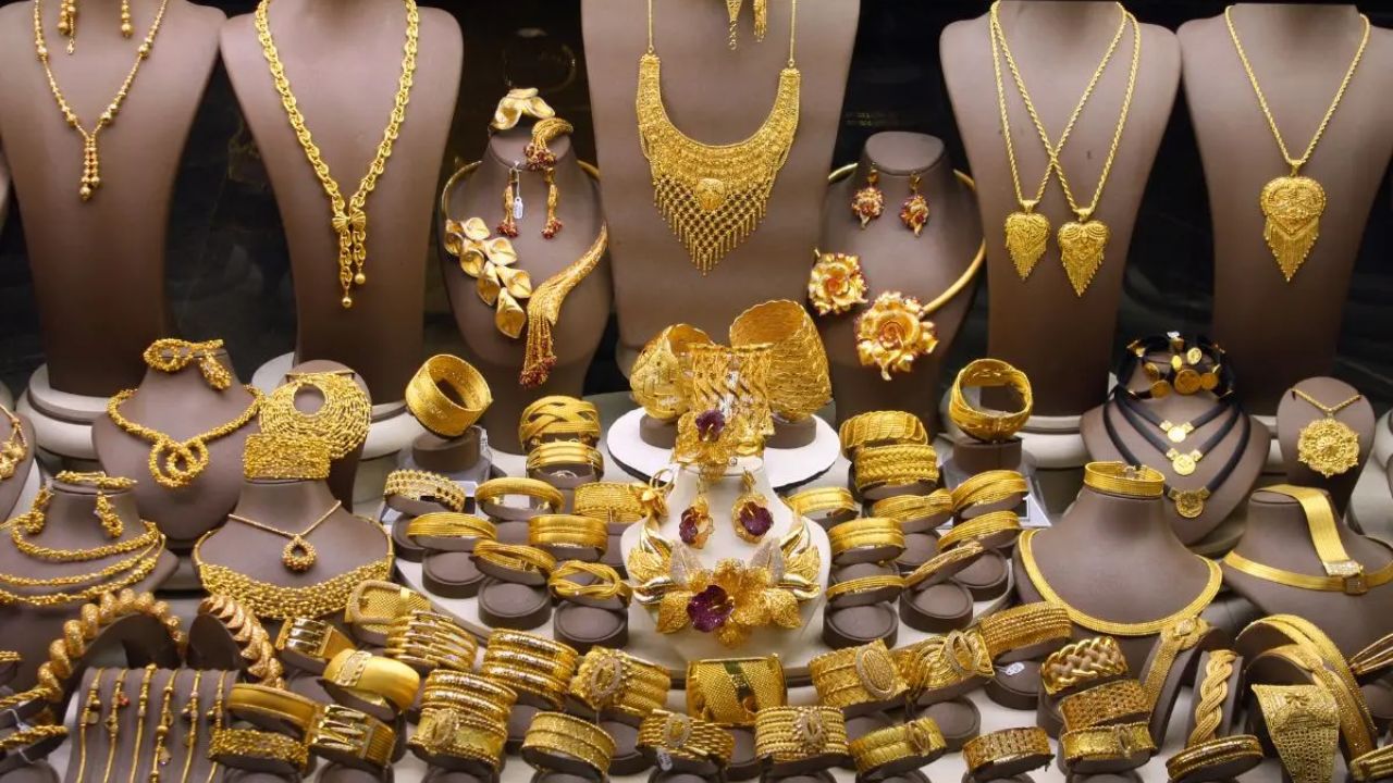 UP Gold Silver Rate Today: उत्तर प्रदेश में सोने-चांदी के दाम में गिरावट, जानिये कितना सस्ता हुआ गोल्ड?