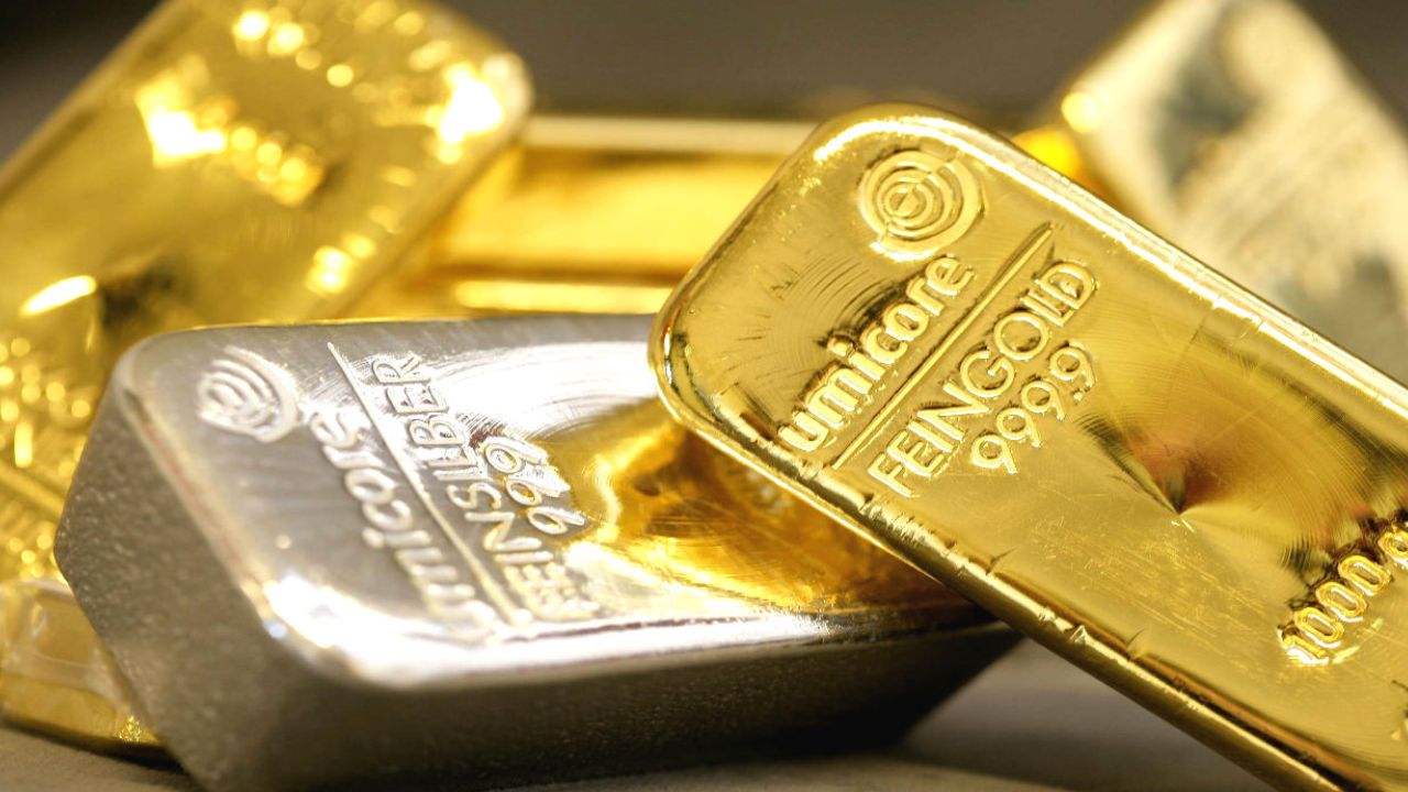 Gold Price: गोल्ड सिल्वर की कीमतों में बड़ी गिरावट, निवेशकों को लगा झटका, बाजार में मची हलचल