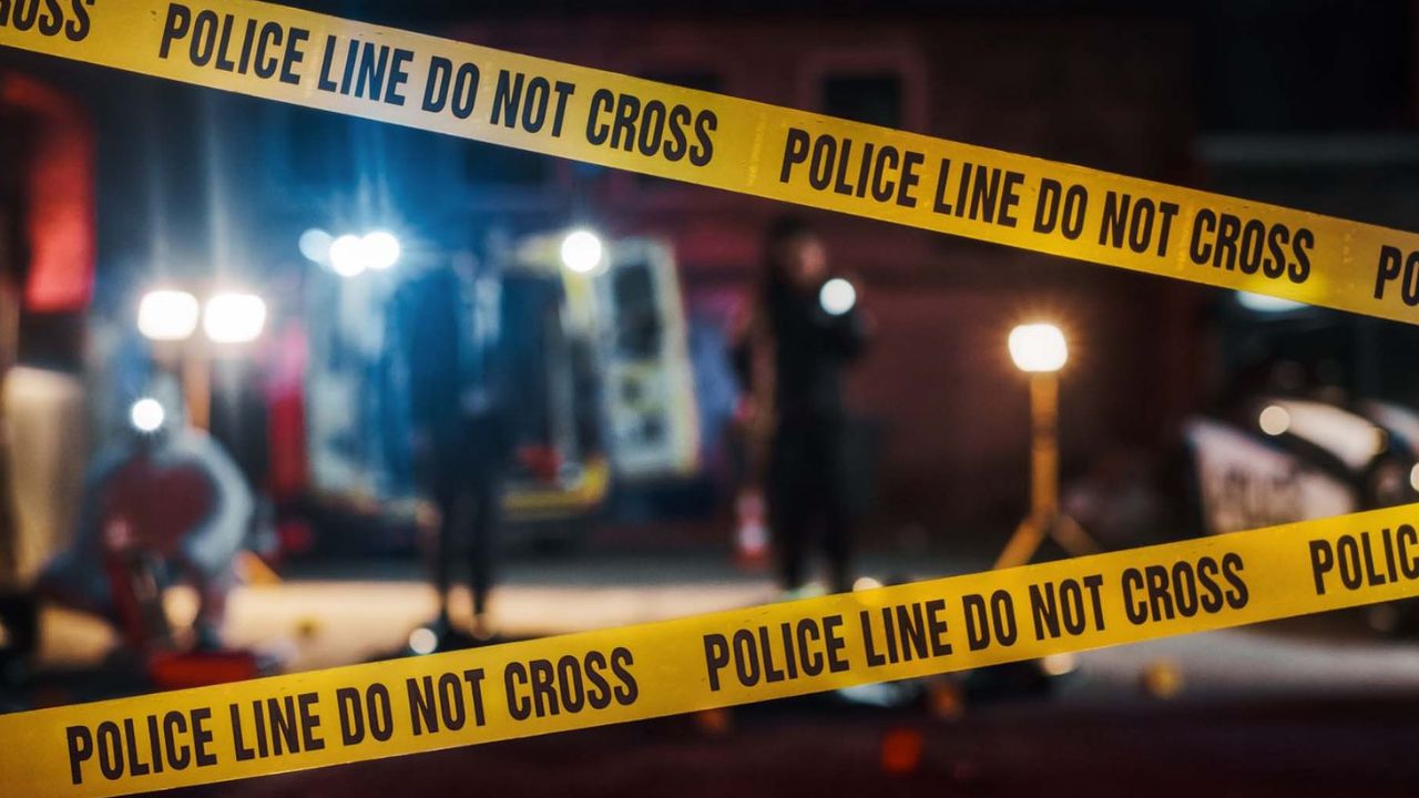 Gorakhpur: इंटर कॉलेज की छत पर फंदे से लटका मिला किशोर का शव, प्रशासन में मचा हड़कंप