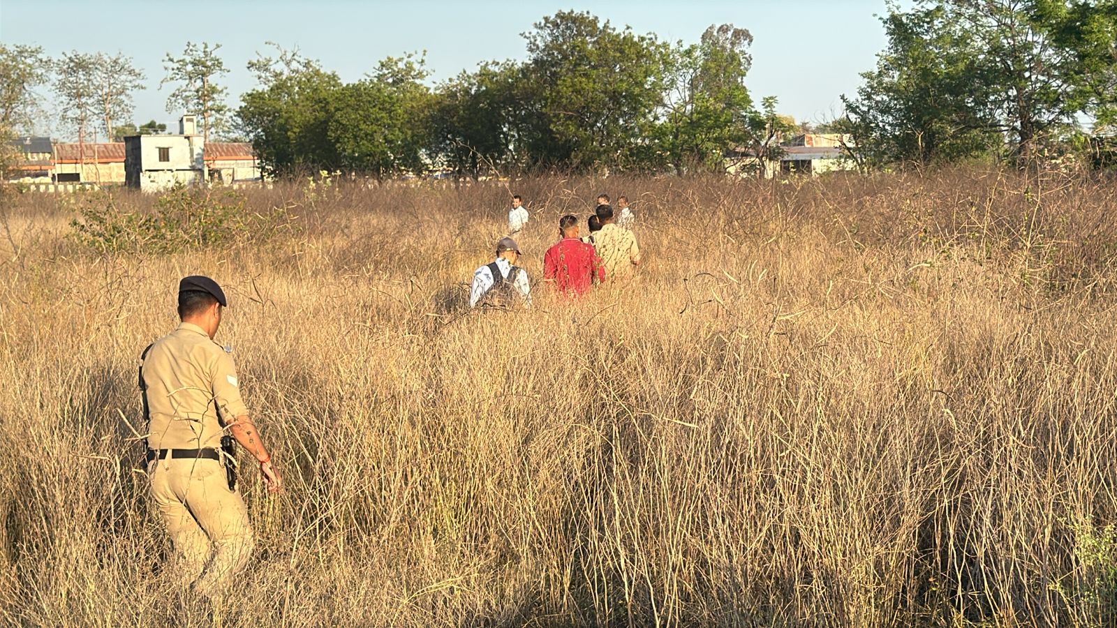 दिल्ली में लास्ट लोकेशन; नैनीताल में घर लौटते छात्रा लापता, झाड़ियों में मिले कपड़े