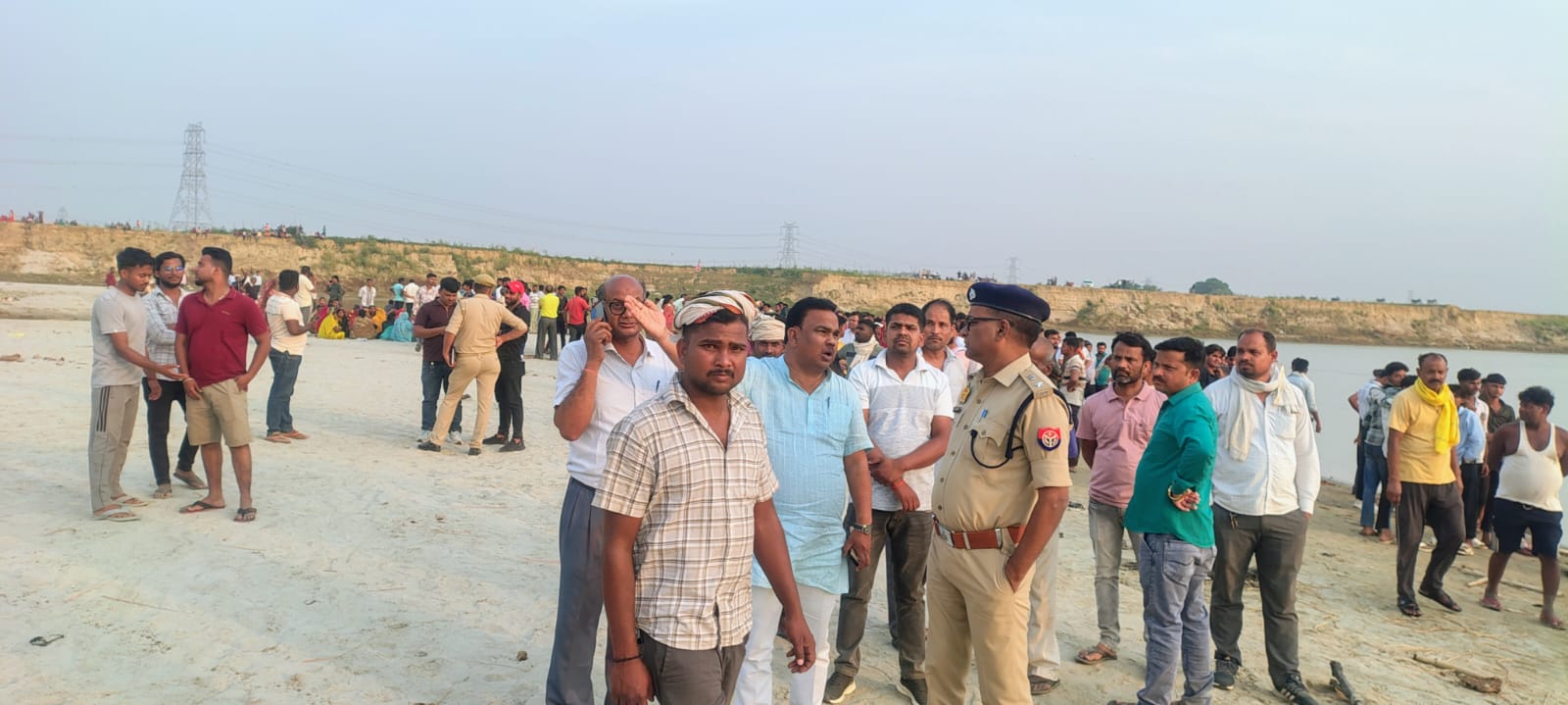 गोरखपुर राप्ती नदी में दर्दनाक हादसा: नहाते समय तीन युवक डूबे, SDRF का सर्च ऑपरेशन जारी