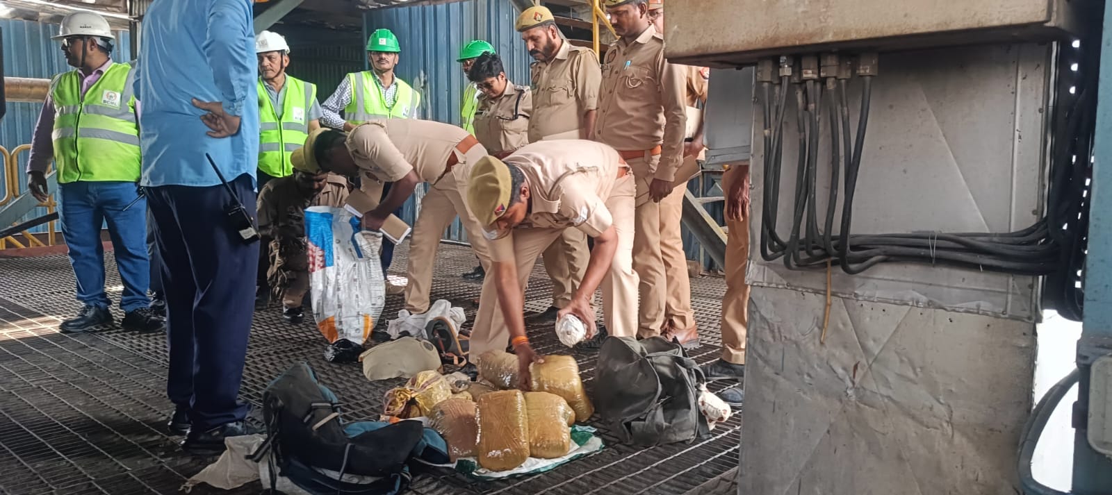 बलरामपुर पुलिस ने फूंकी 67 लाख की ड्रग्स, ऑपरेशन दहन के तहत 31 किलो मादक पदार्थ नष्ट