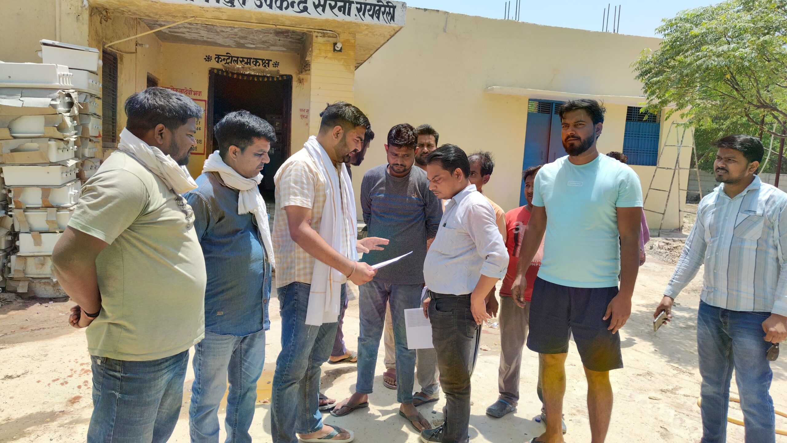 Raebareli Protest: रायबरेली में बिजली व्यवस्था को लेकर फूटा जनाक्रोश, 15 दिन का अल्टीमेटम