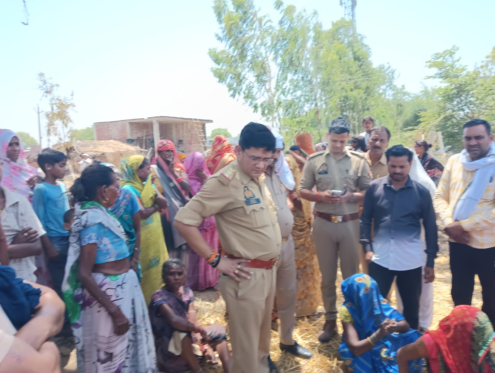 Raebareli: झोपड़ी में रहने की मजबूरी ने छीन ली मासूम की जान तब आया ग्राम प्रधान को होश