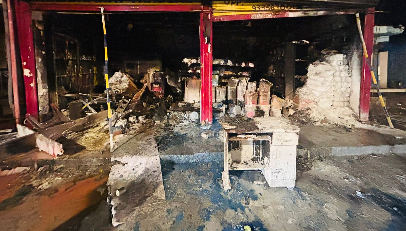 रायबरेली में पेंट की दुकान में लगी आग, लाखों का माल खाक