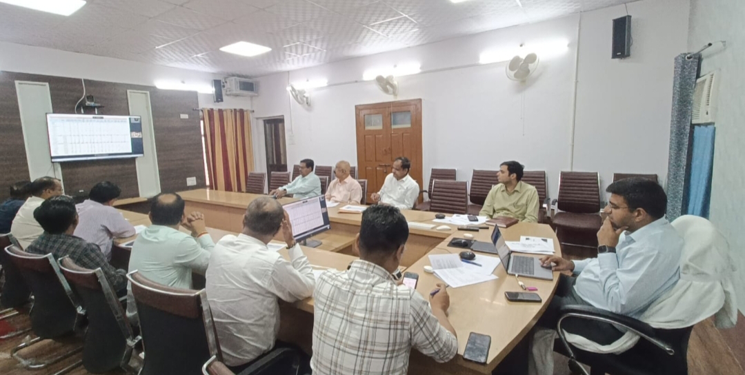 गोरखपुर में बेमौसम बारिश से तबाही, अब मुआवजे में देरी हुई तो होगी कार्रवाई