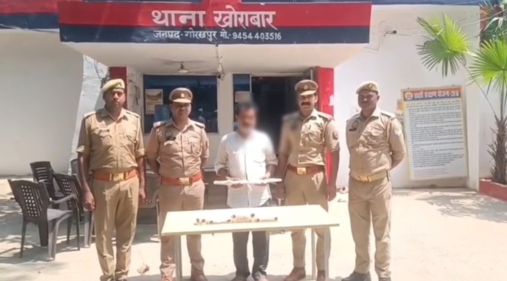 Gorakhpur News: ज्वेलर्स दुकान में सेंधमारी करने वाला गिरफ्तार, बाइक व सामान बरामद