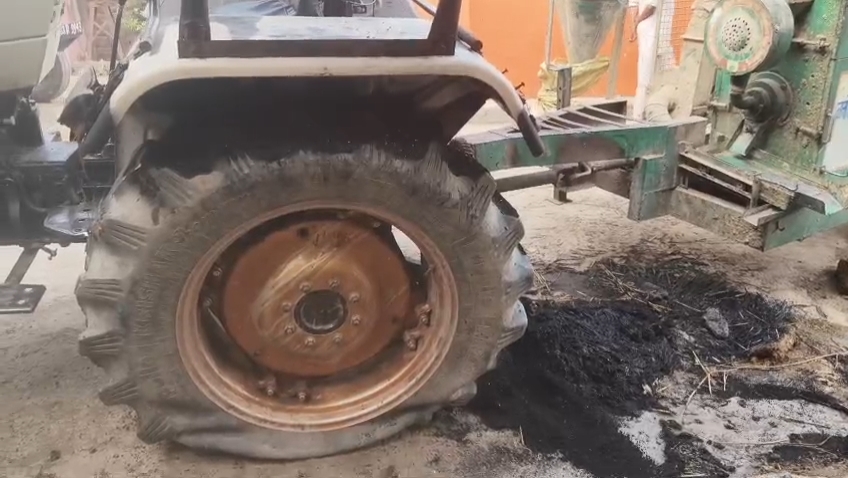 पुरानी रंजिश में कोटेदार के घर हमला, ट्रैक्टर में लगाई आग