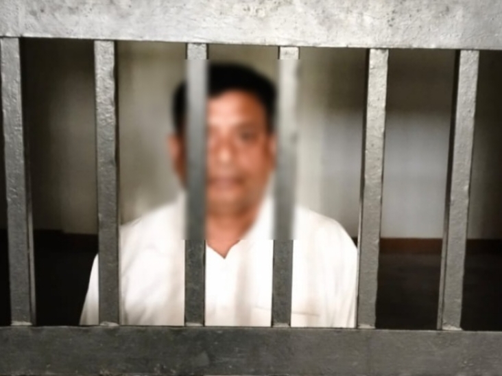 Gorakhpur News: दिल्ली बुलाकर थमाता था फर्जी वीजा… विदेश नौकरी के नाम पर ठगी करने वाला आरोपी गिरफ्तार