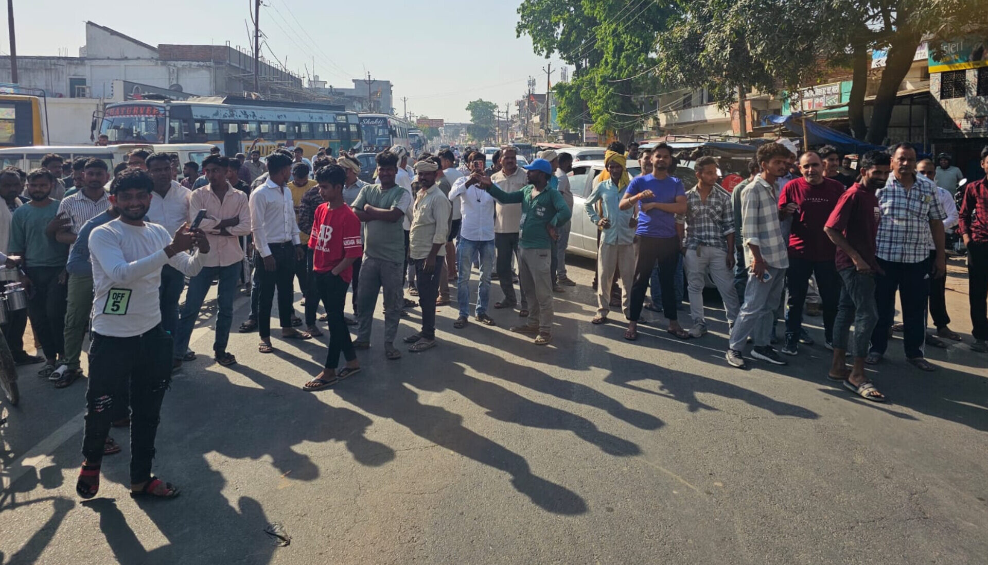 बलरामपुर में ईंधन का हाहाकार: हाईवे पर उमड़ा जन-आक्रोश, धीमी पड़ी जिले की रफ्तार