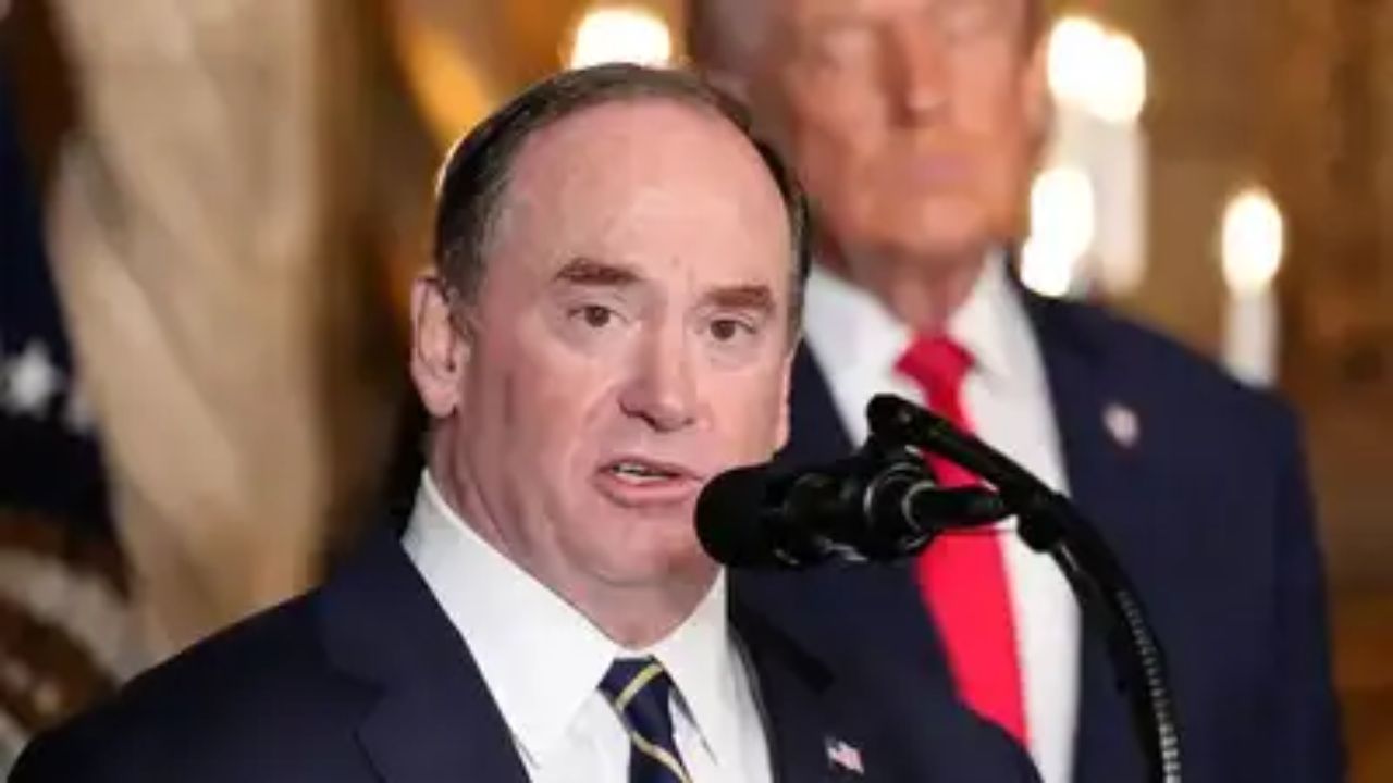 अमेरिका सैन्य नेतृत्व में उथल-पुथल, नौसेना सचिव फेलन ने छोड़ा पद, ट्रंप प्रशासन में पहला बड़ा इस्तीफा