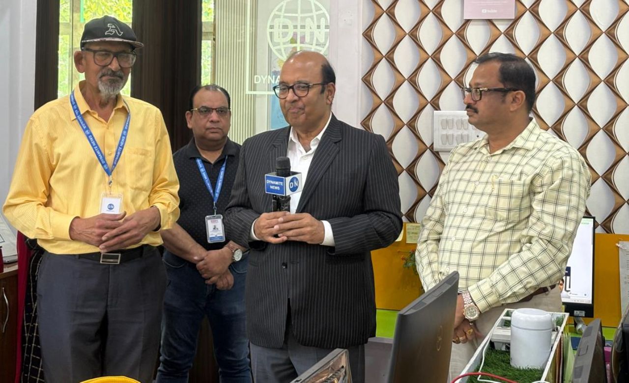 Dynamite News पहुंचे जस्टिस भोसले, युवा पत्रकारों को दी निडर बनने की सलाह