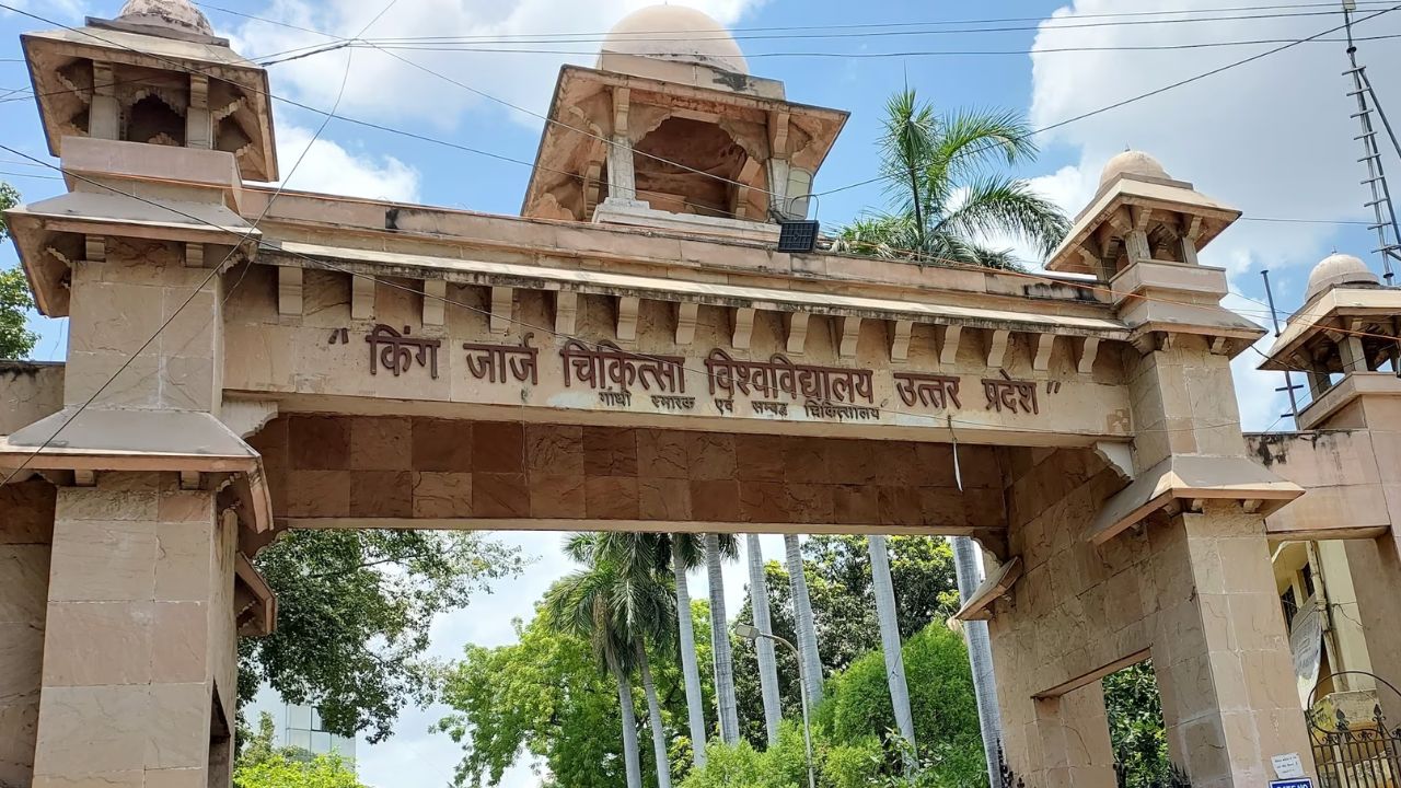 लखनऊ के मेडिकल कॉलेज में फर्जी डॉक्टर क्या कर रहा था?