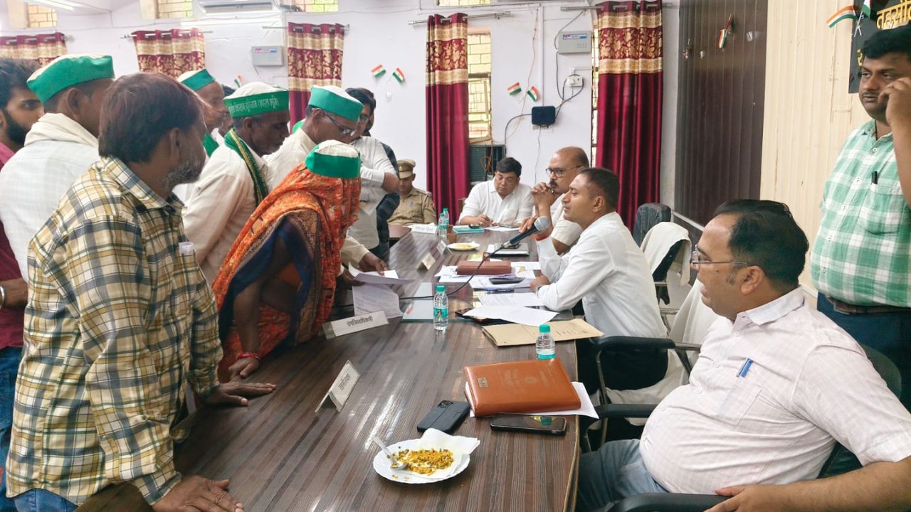 Kanpur Dehat News: सम्पूर्ण समाधान दिवस में सुनी गईं फरियादें, शादी के लिए गैस सिलेंडर की गुहार भी पहुंची