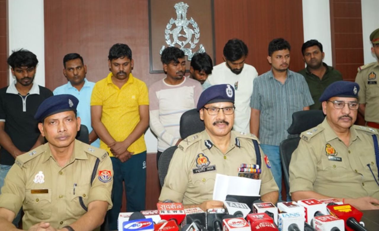 Kanpur: सट्टेबाजी का हाईटेक गैंग बेनकाब, पार्सल से पहुंचती थी बैंक खातों की ‘किट’