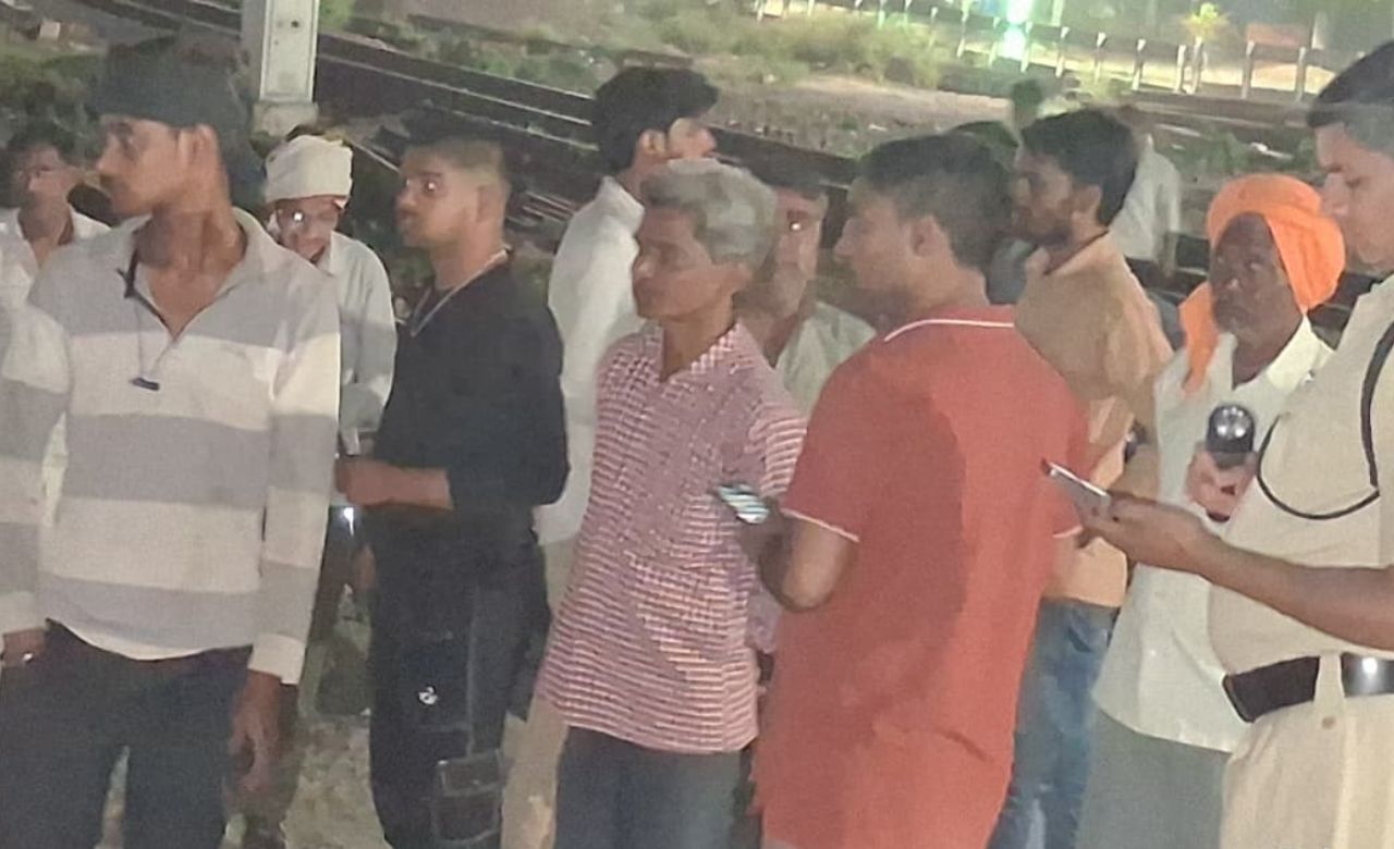 कानपुर देहात में दर्दनाक हादसा: ट्रेन की चपेट में आकर अधेड़ की मौत, पढ़े पूरी खबर