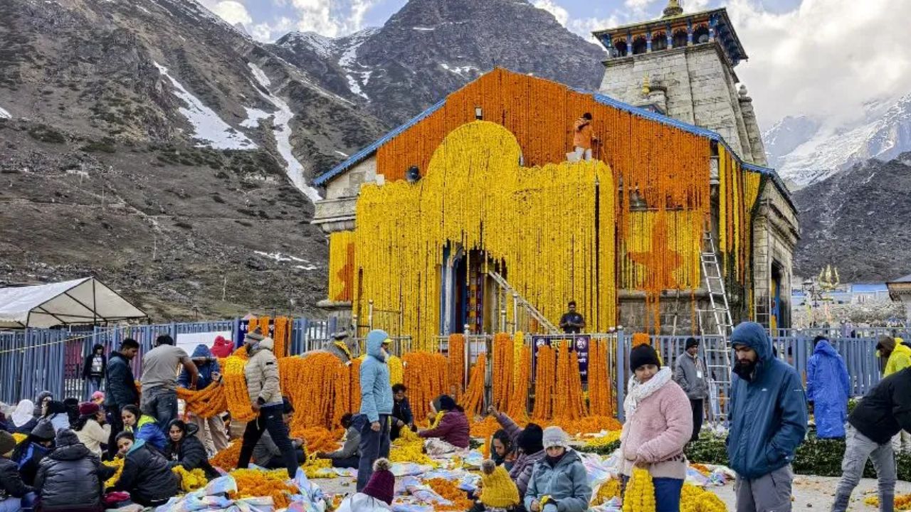 Kedarnath Yatra: बाबा केदार के दर्शन के लिये श्रद्धलुओं की भारी भीड़, केदारनाथ धाम में इन चीजों पर रहेगा प्रतिबंध