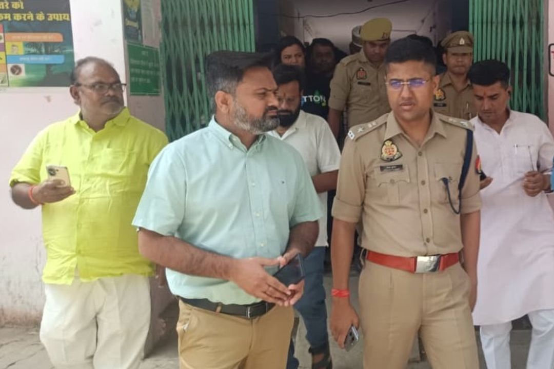 स्कूल के पास उठे धुएं से बच्चों की बिगड़ी तबीयत, आखिर क्या हुआ था वहां? पढ़ें पूरी खबर