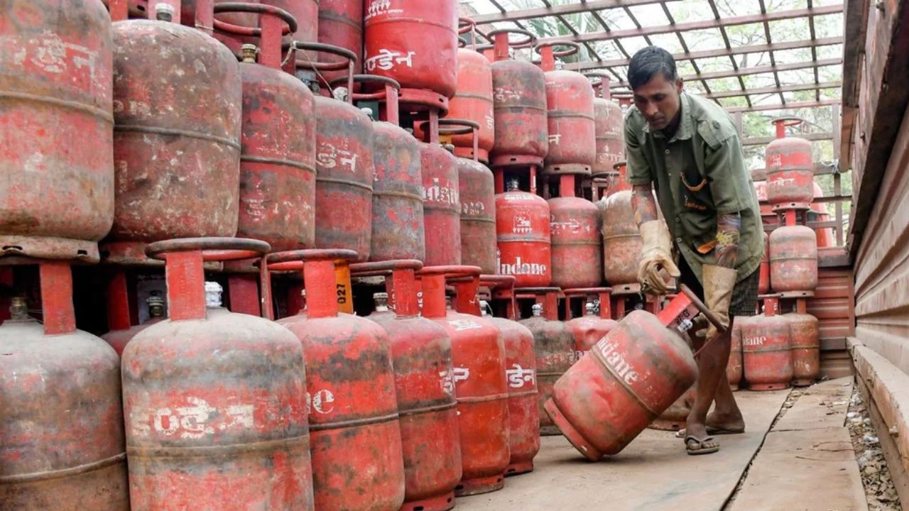 LPG Crisis: मिडिल ईस्ट तनाव से टूटी सप्लाई चेन, भारत में गैस संकट गहराया, कीमतें और बढ़ने के संकेत