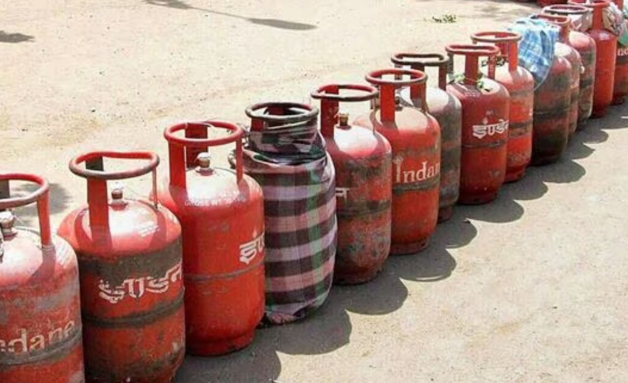 सरकार ने अस्पतालों, स्कूलों और अन्य जरूरी संस्थानों को ईंधन आपूर्ति में प्राथमिकता देने के निर्देश दिए हैं। यह सुनिश्चित किया जा रहा है कि इन जगहों पर गैस या अन्य ईंधन की कोई कमी न हो। इसके लिए विशेष निगरानी और सप्लाई चैन को मजबूत किया गया है। (फोटो सोर्स- इंटरनेट)