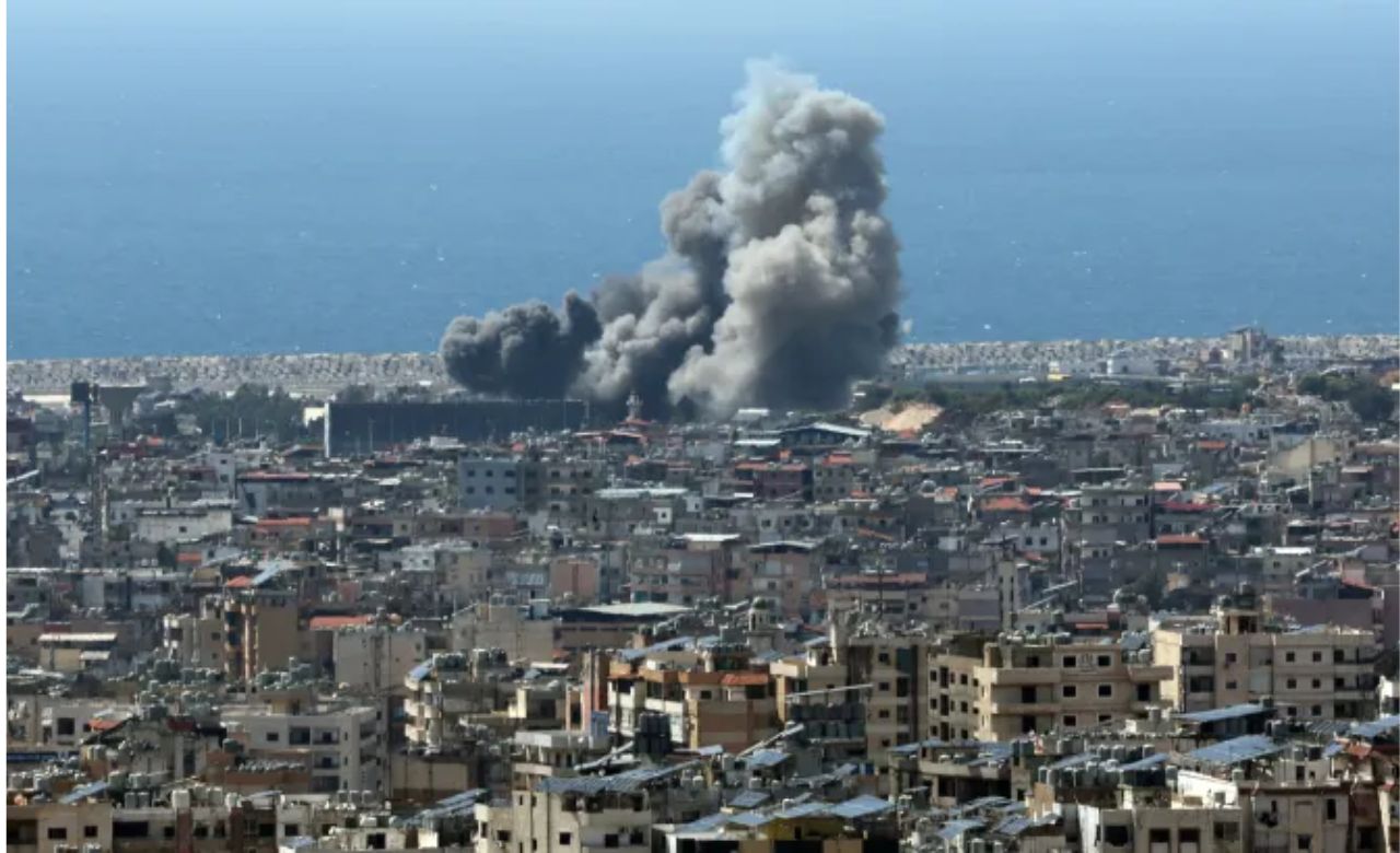 Iran Isreal US War: होर्मुज से लेकर लेबनान तक तनाव चरम पर… सीजफायर के बीच भी युद्ध जैसे हालात!