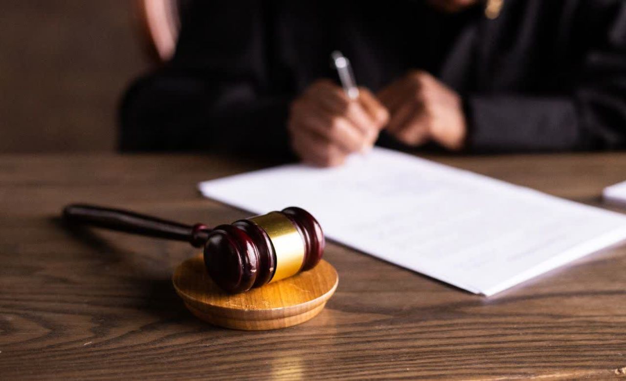 Lucknow: मानवाधिकार आयोग सख्त, लखनऊ बीएसए पर 50 हजार का जमानती वारंट