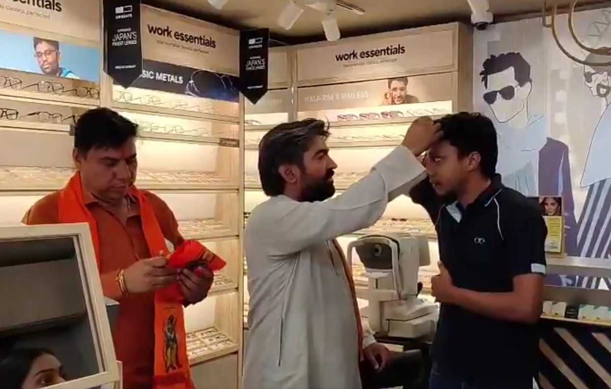 Lenskart Controversy: यूपी पहुंचा लेंसकार्ट का ड्रेस कोड विवाद और विरोध, मुंबई के बाद मेरठ में जानिये क्या हुआ