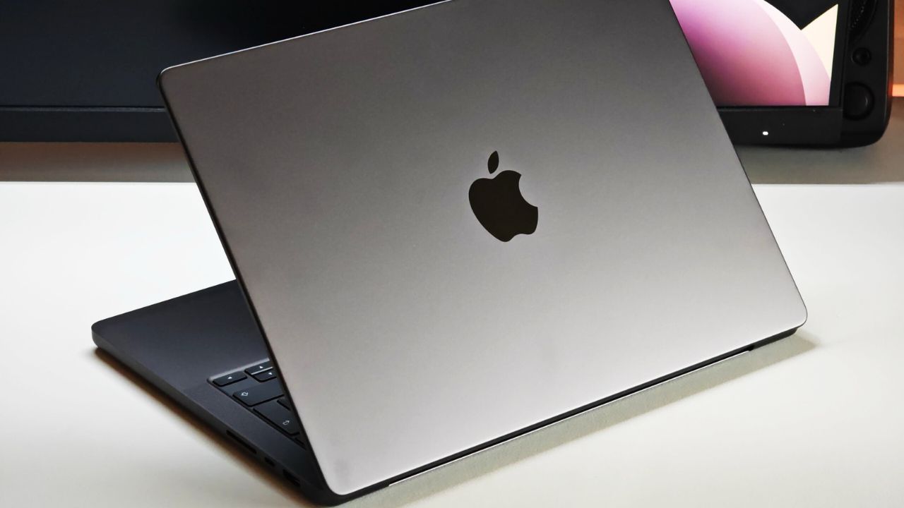 Apple जल्द ला सकता है ‘MacBook Ultra’: जानें इसके 6 धांसू फीचर्स