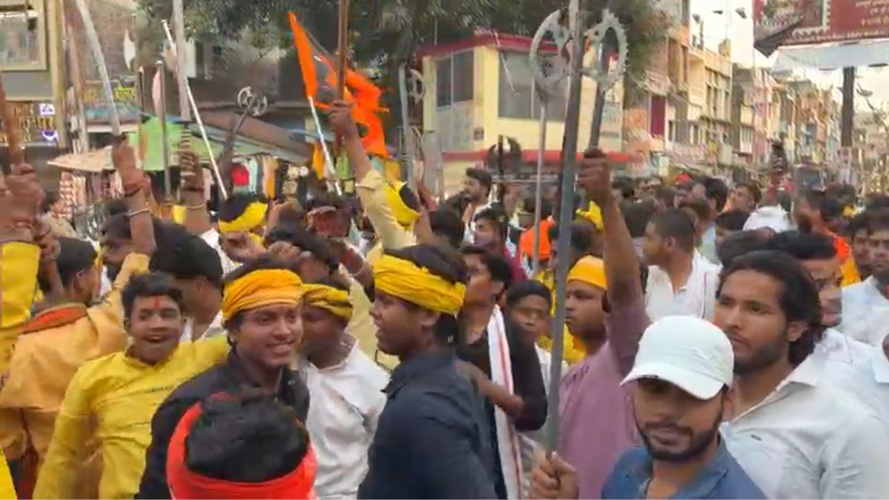 Maharajganj News: परशुराम जयंती पर दिखा आस्था का महासागर, गूंजे जयकारे