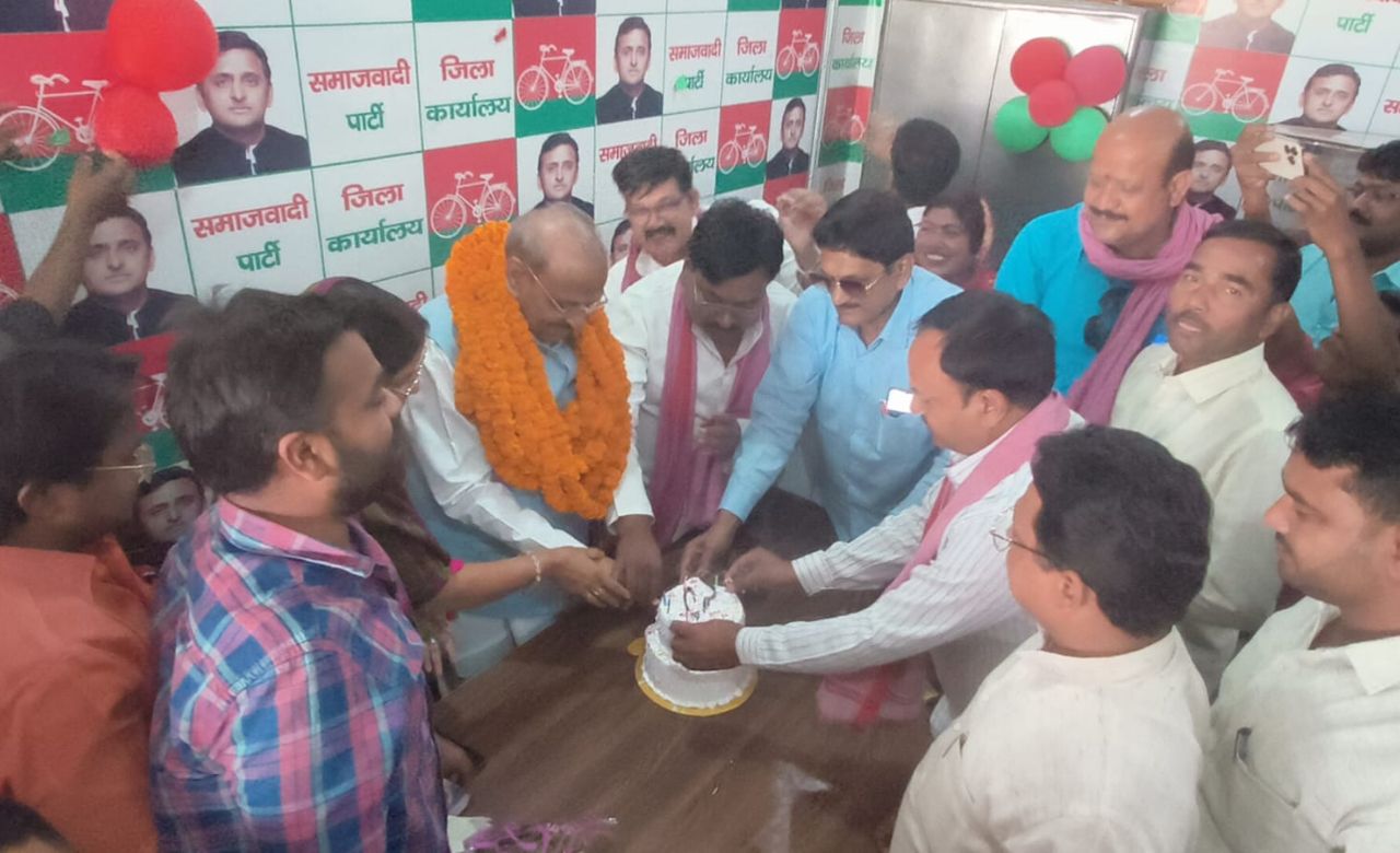 महराजगंज में धूमधाम से मनाया गया पूर्व मंत्री सुशील कुमार टिबड़ेवाल का जन्मदिन