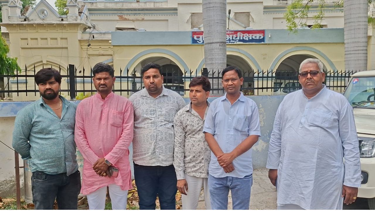 मैनपुरी में फीता काटने के मामले ने पकड़ा तूल