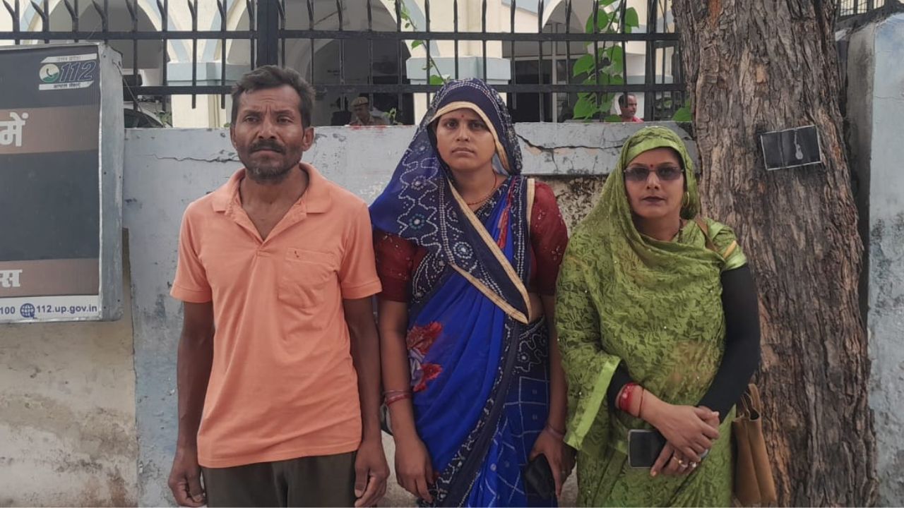 Mainpuri: दबंगों ने बीच सड़क पर ऐसा क्या किया कि इलाके में तनाव हो गया जानें पूरी खबर